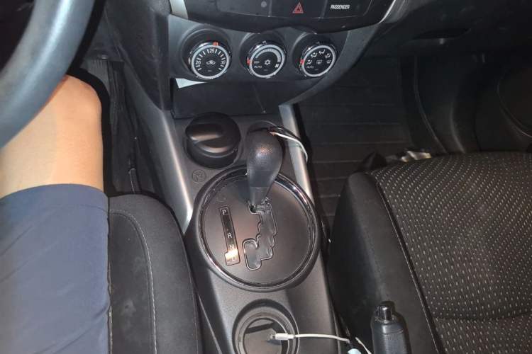 Used Mitsubishi ASX 2013 2.0L CVT Two-Wheel Drive Elite Edition Gear Lever