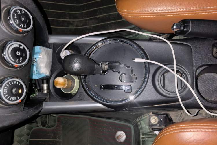 Used Mitsubishi ASX 2013 2.0L CVT Two-Wheel Drive Elite Edition Gear Lever