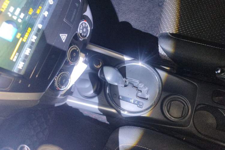 Used Mitsubishi ASX 2013 2.0L CVT Two-Wheel Drive Elite Edition Gear Lever