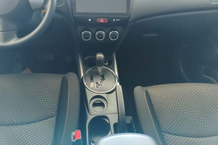 Used Mitsubishi ASX 2013 2.0L CVT Two-Wheel Drive Elite Edition Gear Lever