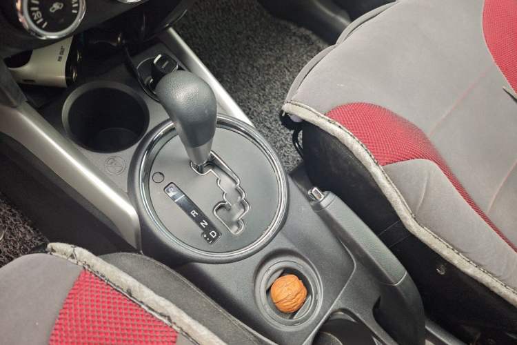 Used Mitsubishi ASX 2013 2.0L CVT Two-Wheel Drive Elite Edition Gear Lever
