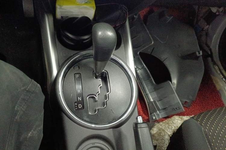 Used Mitsubishi ASX 2013 2.0L CVT Two-Wheel Drive Elite Edition Gear Lever