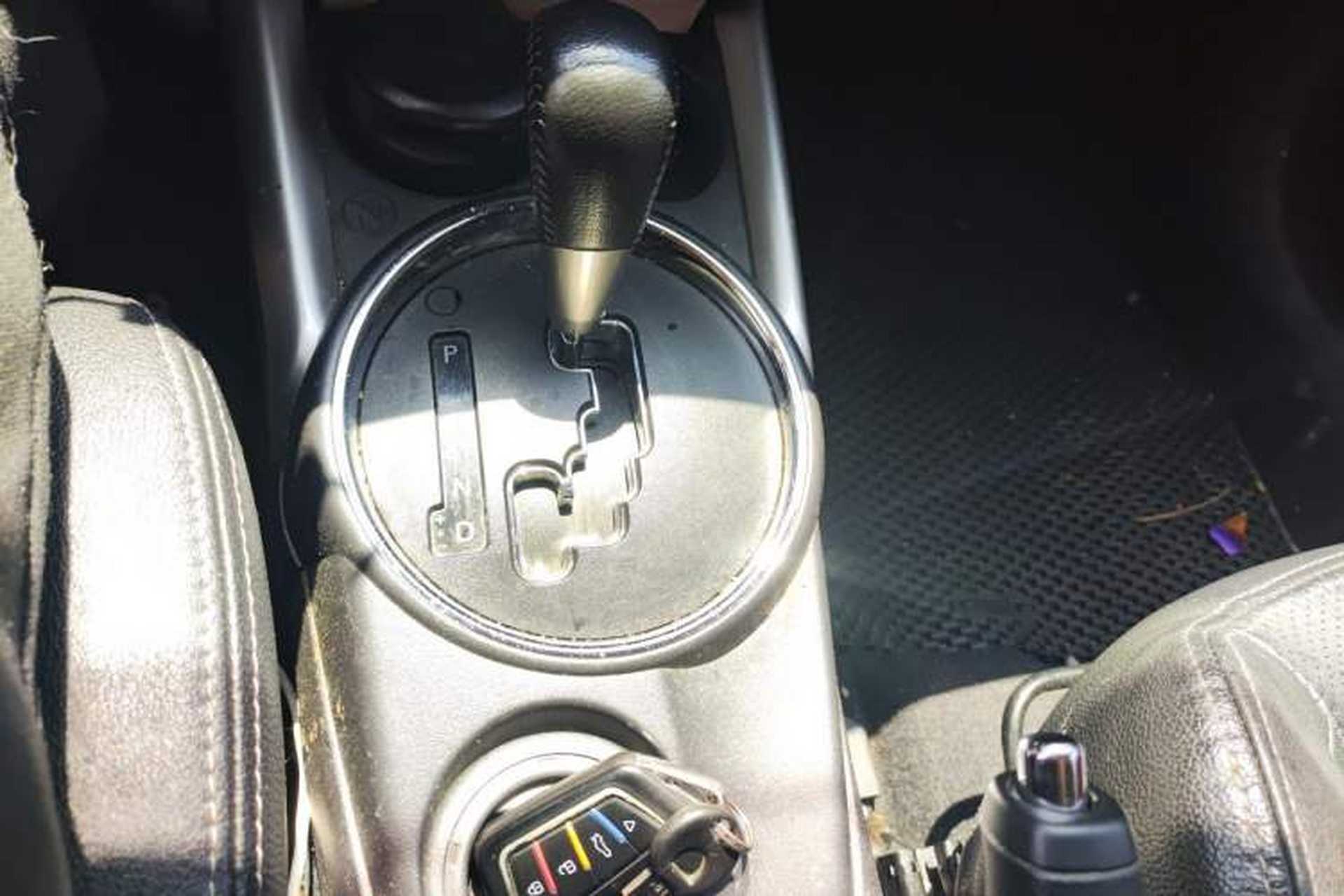 Used Mitsubishi ASX 2013 2.0L CVT Two-Wheel Drive Luxury Edition Gear Lever