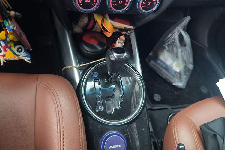 Used Mitsubishi ASX 2013 2.0L CVT Two-Wheel Drive Elite Edition Gear Lever