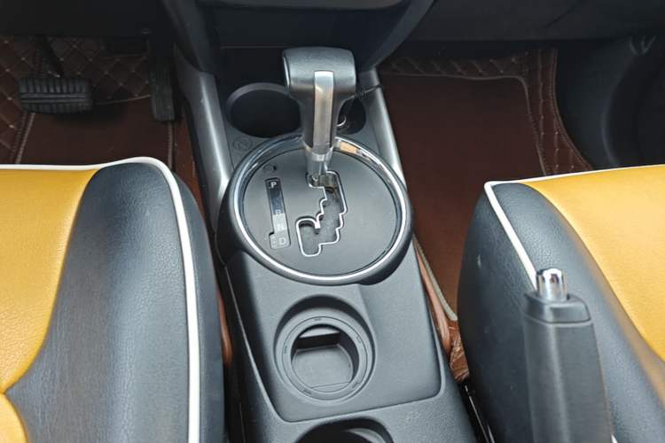 Used Mitsubishi ASX 2013 2.0L CVT Two-Wheel Drive Elite Edition Gear Lever