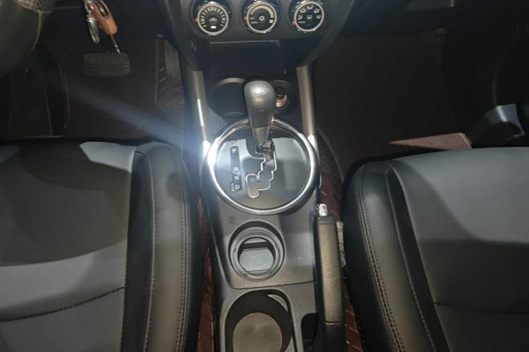 Used Mitsubishi ASX 2013 2.0L CVT Two-Wheel Drive Elite Edition Gear Lever