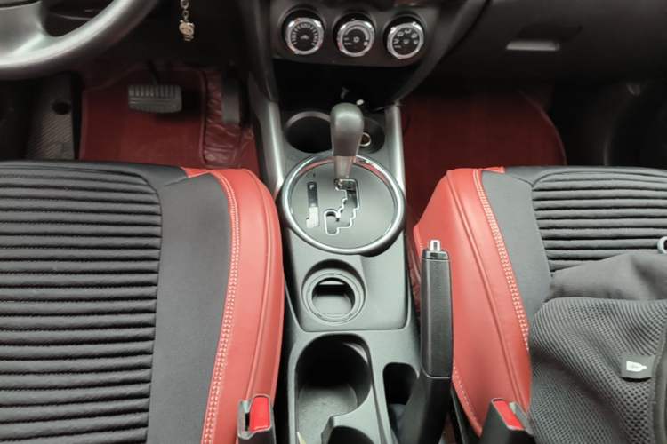 Used Mitsubishi ASX 2013 2.0L CVT Two-Wheel Drive Elite Edition Gear Lever