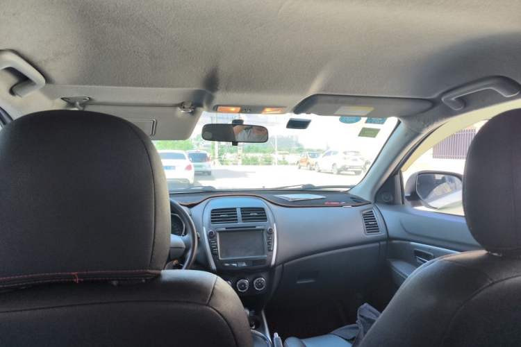 Used Mitsubishi ASX 2013 2.0L CVT Two-Wheel Drive Elite Edition Headliner