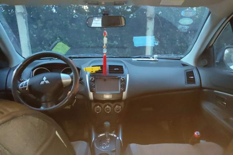 Used Mitsubishi ASX 2013 2.0L CVT Two-Wheel Drive Elite Edition Headliner