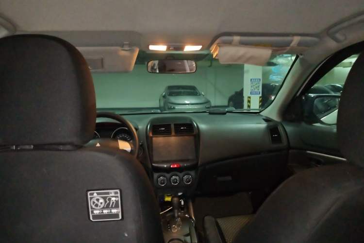 Used Mitsubishi ASX 2013 2.0L CVT Two-Wheel Drive Elite Edition Headliner