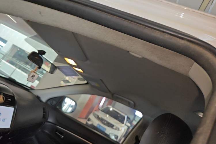 Used Mitsubishi ASX 2013 2.0L CVT Two-Wheel Drive Elite Edition Headliner