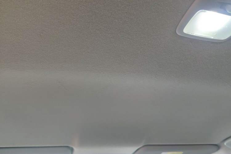 Used Mitsubishi ASX 2013 2.0L CVT Two-Wheel Drive Elite Edition Headliner