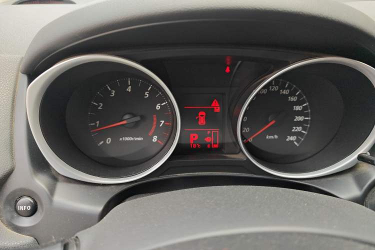 Used Mitsubishi ASX 2013 2.0L CVT Two-Wheel Drive Elite Edition Instrument Cluster