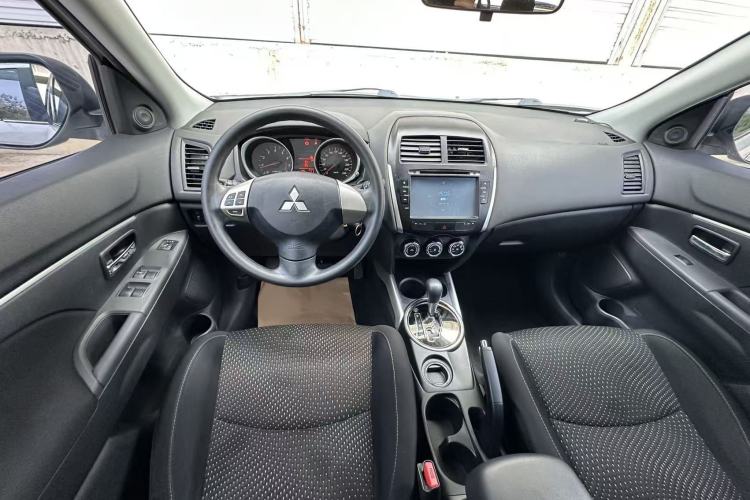 Used Mitsubishi ASX 2013 2.0L CVT Two-Wheel Drive Elite Edition Interior 1