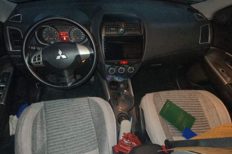 Used Mitsubishi ASX 2013 2.0L CVT Two-Wheel Drive Elite Edition Interior 2