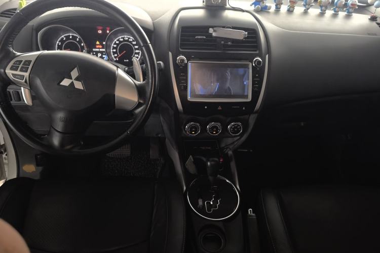 Used Mitsubishi ASX 2013 2.0L CVT Two-Wheel Drive Luxury Edition Interior 2
