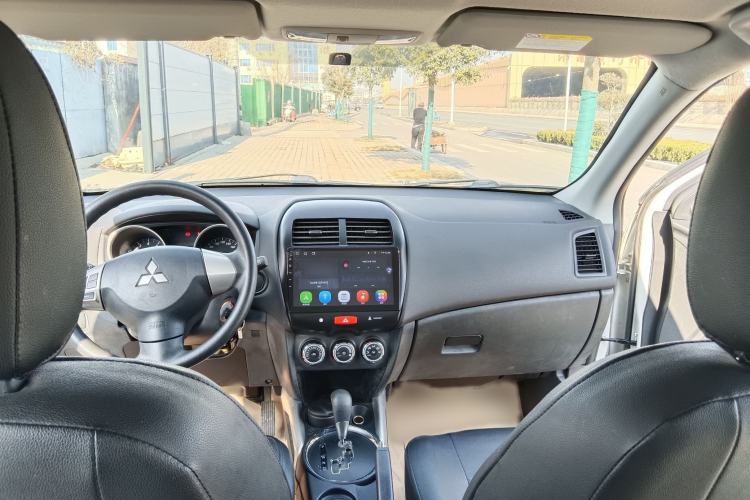 Used Mitsubishi ASX 2013 2.0L CVT Two-Wheel Drive Elite Edition Interior 2
