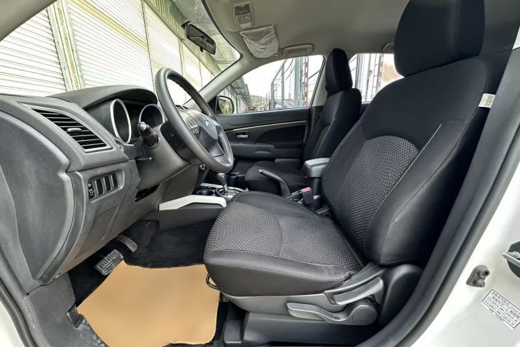 Used Mitsubishi ASX 2013 2.0L CVT Two-Wheel Drive Elite Edition Interior 2