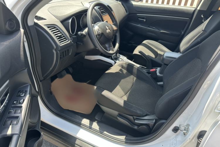 Used Mitsubishi ASX 2013 2.0L CVT Two-Wheel Drive Elite Edition Interior 2