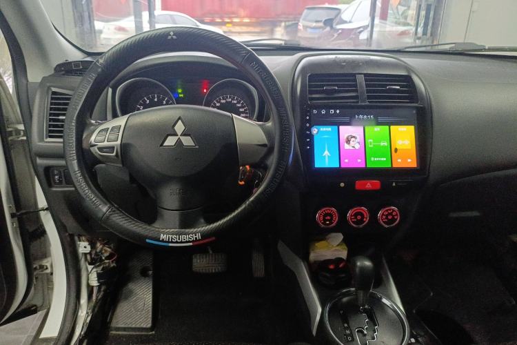 Used Mitsubishi ASX 2013 2.0L CVT Two-Wheel Drive Elite Edition Interior 2