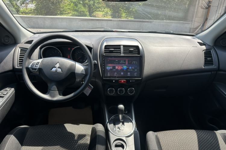 Used Mitsubishi ASX 2013 2.0L CVT Two-Wheel Drive Elite Edition Interior 4