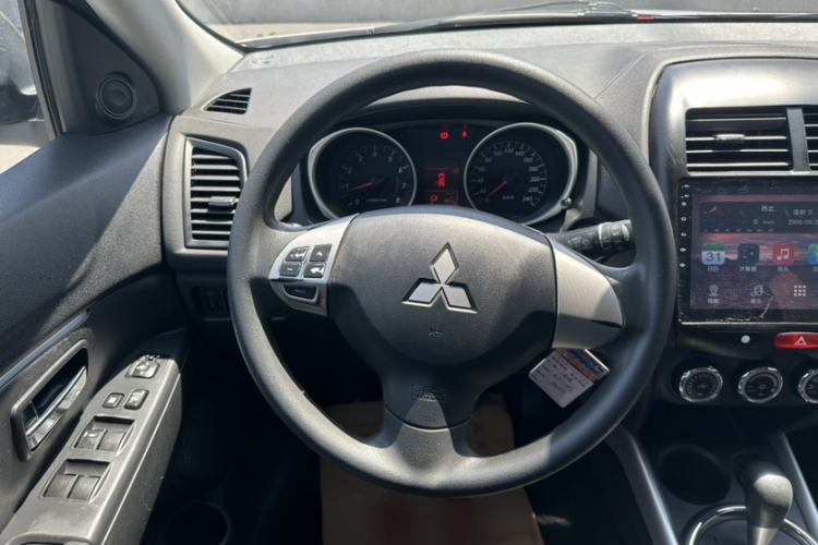 Used Mitsubishi ASX 2013 2.0L CVT Two-Wheel Drive Elite Edition Interior 5