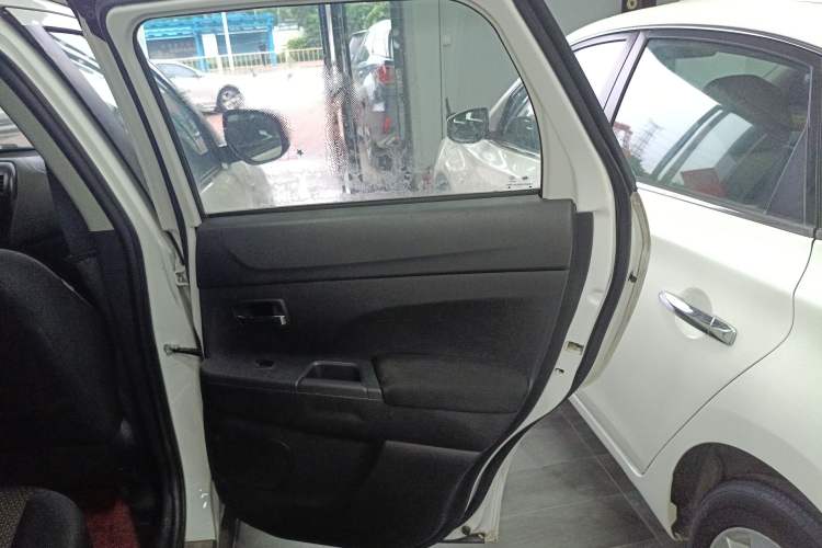 Used Mitsubishi ASX 2013 2.0L CVT Two-Wheel Drive Elite Edition Interior 6