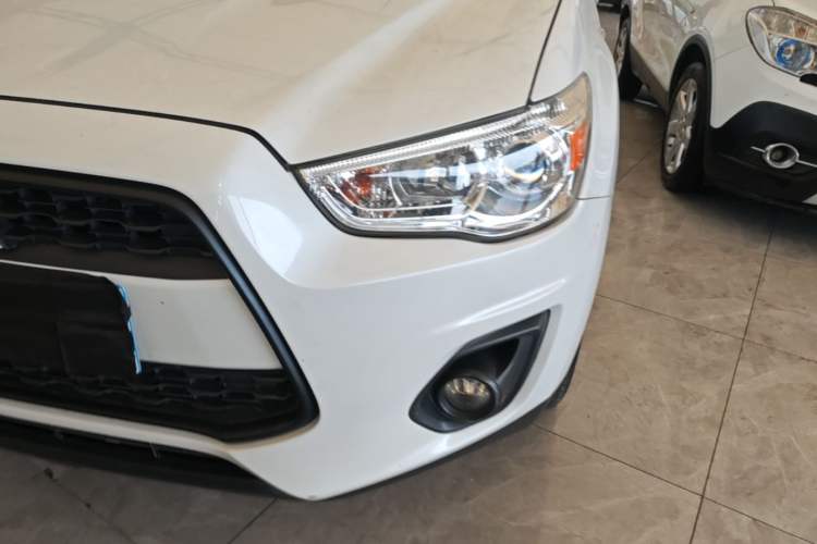 Used Mitsubishi ASX 2013 2.0L CVT Two-Wheel Drive Elite Edition Left Front Headlight
