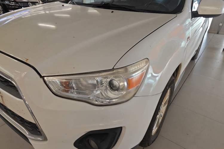 Used Mitsubishi ASX 2013 2.0L CVT Two-Wheel Drive Elite Edition Left Front Headlight