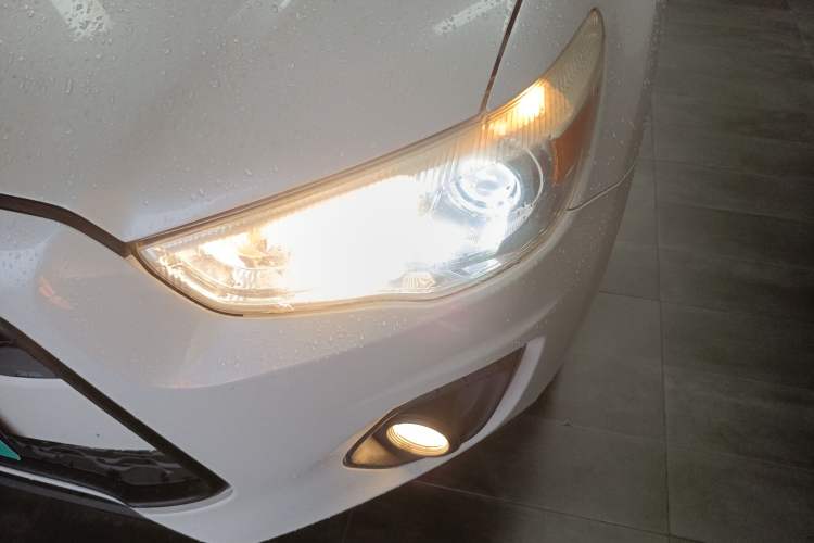 Used Mitsubishi ASX 2013 2.0L CVT Two-Wheel Drive Elite Edition Left Front Headlight