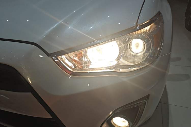 Used Mitsubishi ASX 2013 2.0L CVT Two-Wheel Drive Elite Edition Left Front Headlight