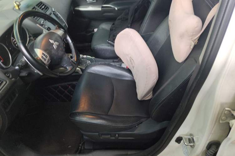 Used Mitsubishi ASX 2013 2.0L CVT Two-Wheel Drive Luxury Edition Left Front Seat