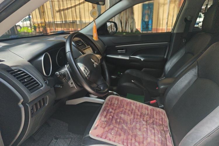 Used Mitsubishi ASX 2013 2.0L CVT Two-Wheel Drive Luxury Edition Left Front Seat