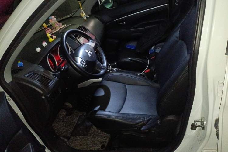 Used Mitsubishi ASX 2013 2.0L CVT Two-Wheel Drive Elite Edition Left Front Seat