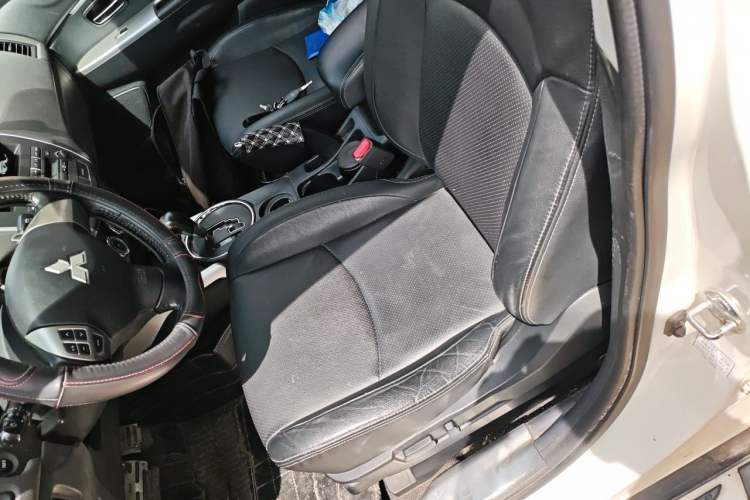 Used Mitsubishi ASX 2013 2.0L CVT Two-Wheel Drive Luxury Edition Left Front Seat
