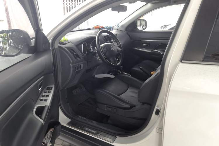 Used Mitsubishi ASX 2013 2.0L CVT Two-Wheel Drive Luxury Edition Left Front Seat