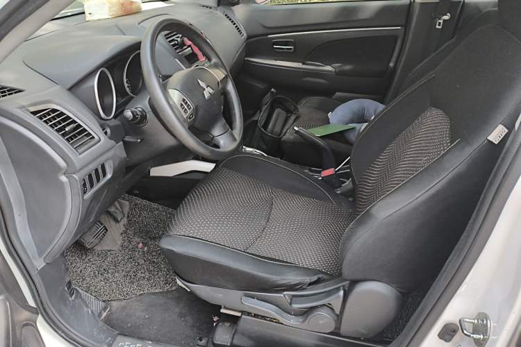 Used Mitsubishi ASX 2013 2.0L CVT Two-Wheel Drive Elite Edition Left Front Seat