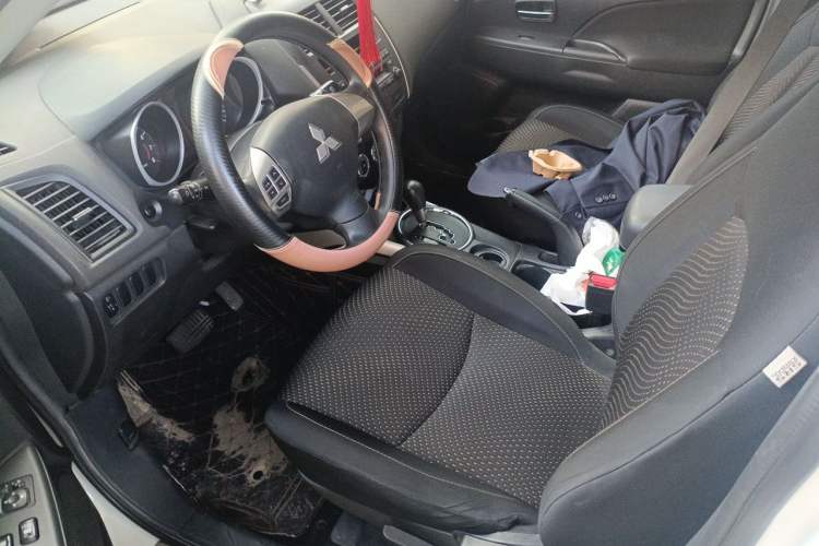 Used Mitsubishi ASX 2013 2.0L CVT Two-Wheel Drive Elite Edition Left Front Seat