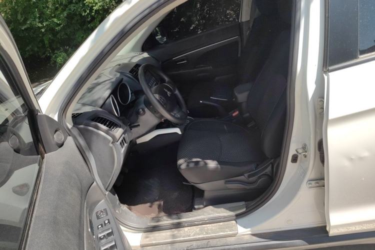 Used Mitsubishi ASX 2013 2.0L CVT Two-Wheel Drive Elite Edition Left Front Seat