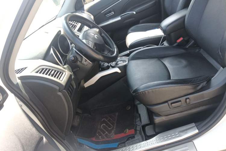 Used Mitsubishi ASX 2013 2.0L CVT Two-Wheel Drive Luxury Edition Left Front Seat