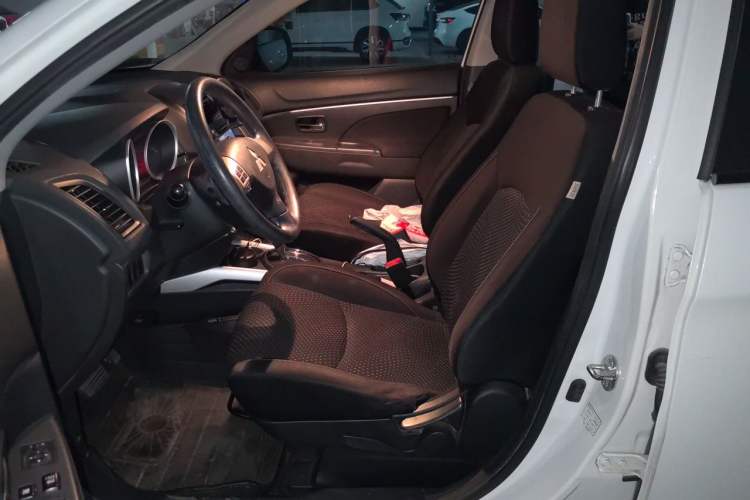 Used Mitsubishi ASX 2013 2.0L CVT Two-Wheel Drive Elite Edition Left Front Seat