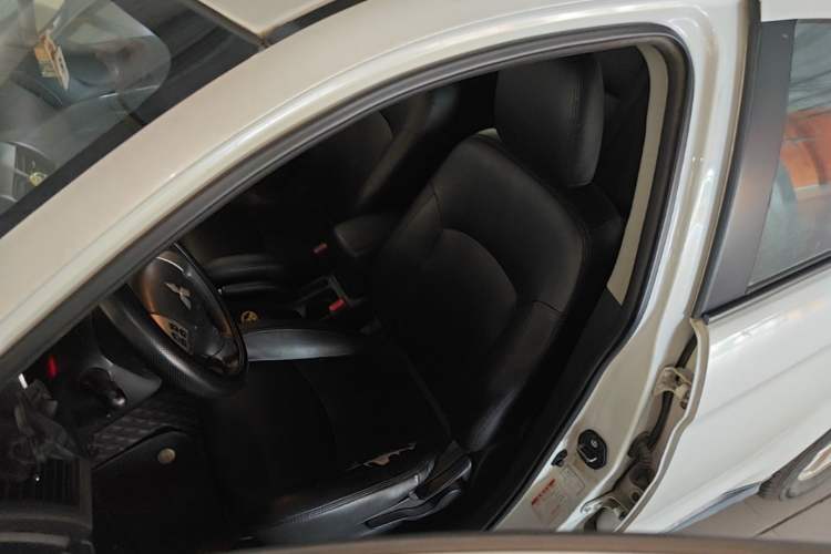 Used Mitsubishi ASX 2013 2.0L CVT Two-Wheel Drive Elite Edition Left Front Seat