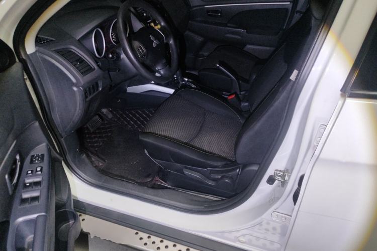 Used Mitsubishi ASX 2013 2.0L CVT Two-Wheel Drive Elite Edition Left Front Seat