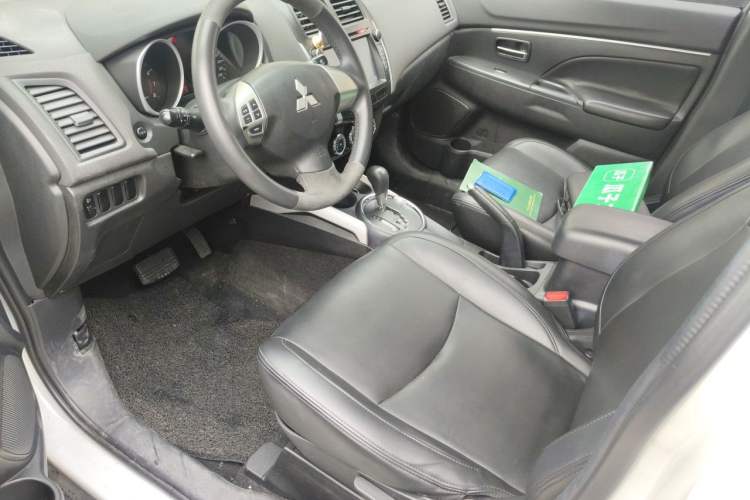Used Mitsubishi ASX 2013 2.0L CVT Two-Wheel Drive Elite Edition Left Front Seat