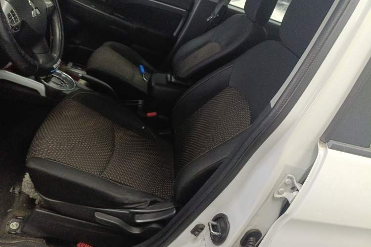 Used Mitsubishi ASX 2013 2.0L CVT Two-Wheel Drive Elite Edition Left Front Seat