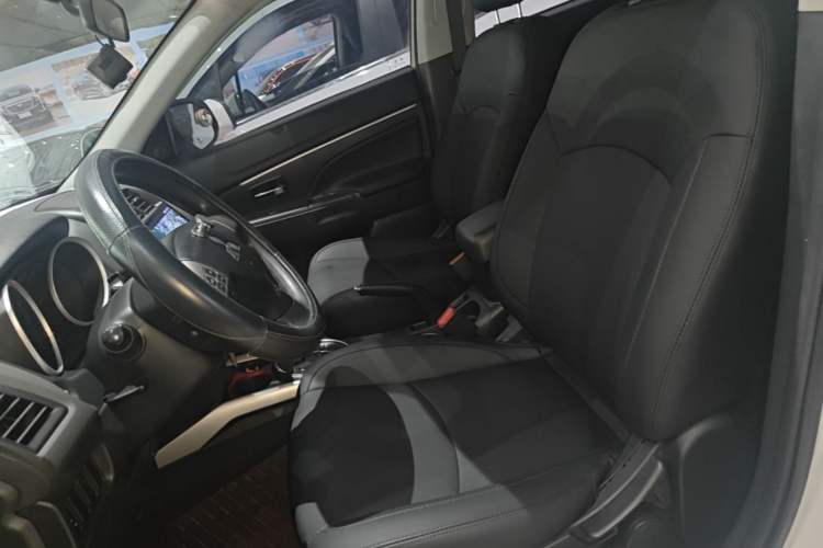 Used Mitsubishi ASX 2013 2.0L CVT Two-Wheel Drive Elite Edition Left Front Seat