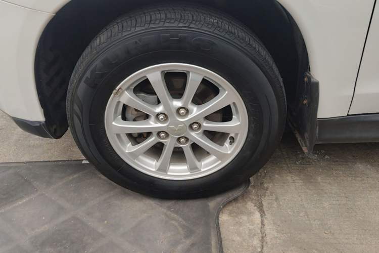 Used Mitsubishi ASX 2013 2.0L CVT Two-Wheel Drive Tech Edition Left Front Wheel Hub