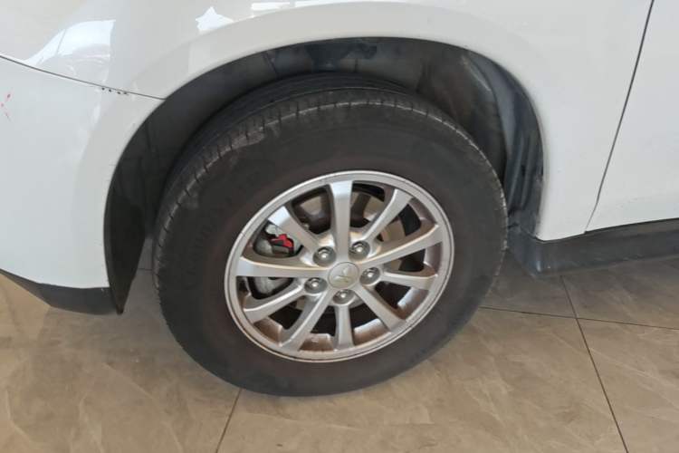 Used Mitsubishi ASX 2013 2.0L CVT Two-Wheel Drive Elite Edition Left Front Wheel Hub