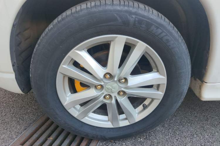 Used Mitsubishi ASX 2013 2.0L CVT Four-Wheel Drive Premium Edition Left Front Wheel Hub