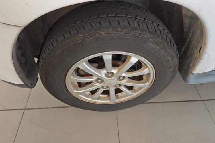 Used Mitsubishi ASX 2013 2.0L CVT Two-Wheel Drive Elite Edition Left Front Wheel Hub